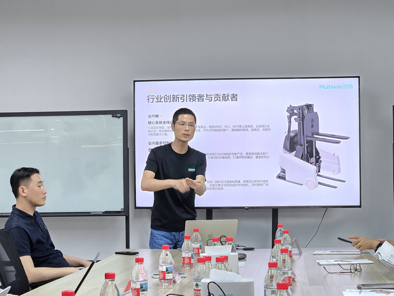 智能物流解決方案提供商負責人介紹公司最新發展及與考察團座談交流4