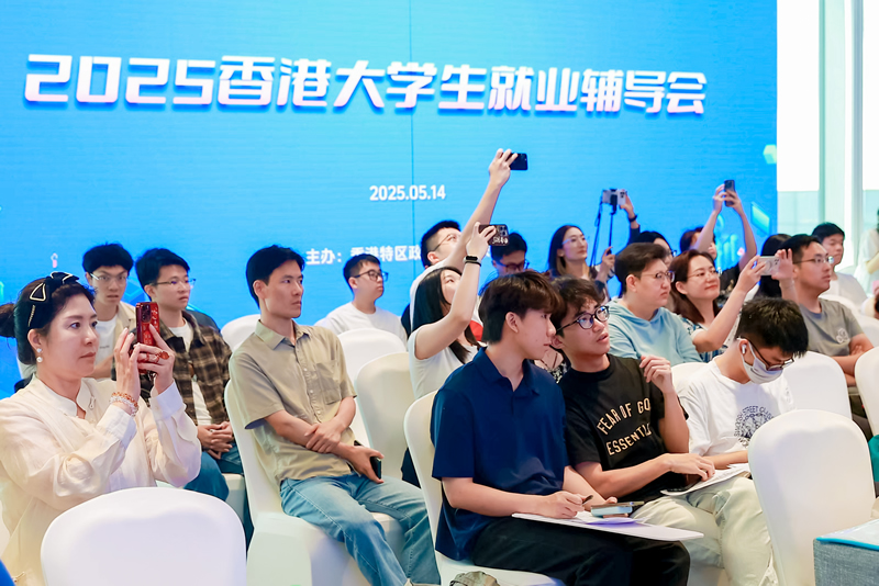 辅导会吸引超110名学生及企业代表到场2