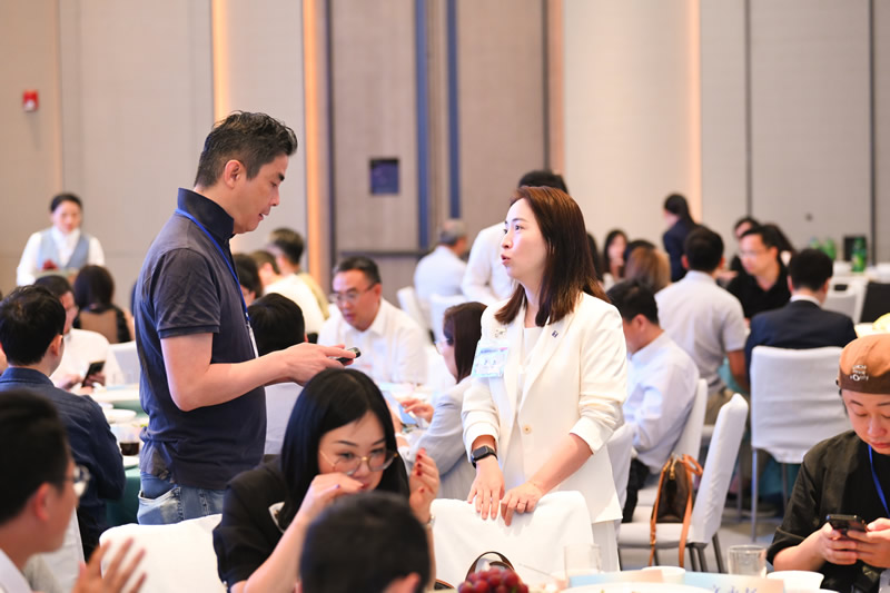 现场交流，气氛热烈5