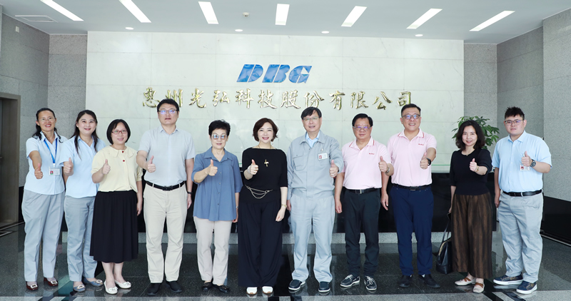 蘇紫賢副主任（中）與唐建興董事長（右五）、陳麗敏秘書長（左五）等合照