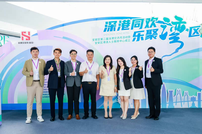 黎主任与活动嘉宾交流和合影1