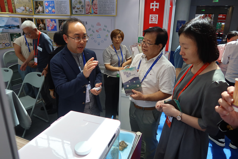 驻粤办主任苏惠思参观企业展位 2