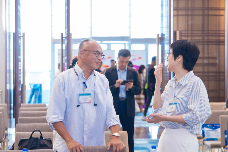 代表們熱烈交流 2