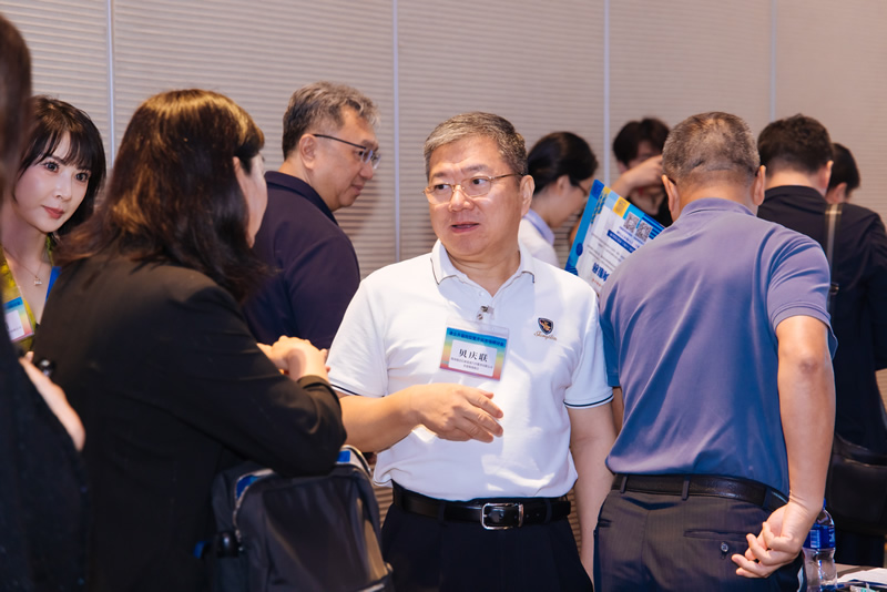 代表們熱烈交流 8