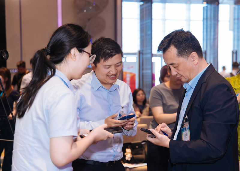 代表們熱烈交流 9