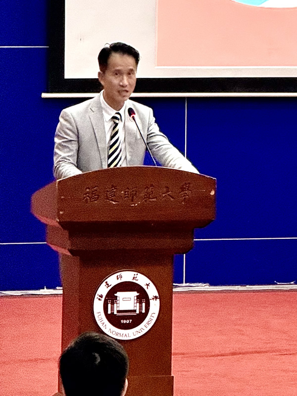 福建联络处主任郑震生在活动上提供了详尽的在港升学信息，并介绍了「职专毕业生留港计划」