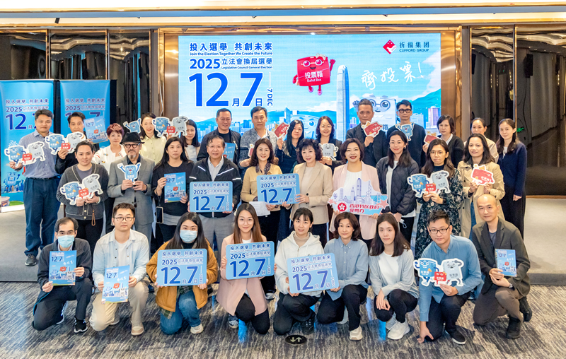 蘇紫賢（二排右四）、祈福集團副董事長孟麗紅（二排右五）與港人合照