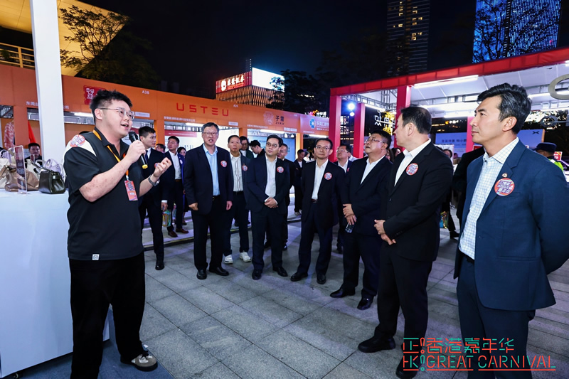 嘉宾巡馆交流 2