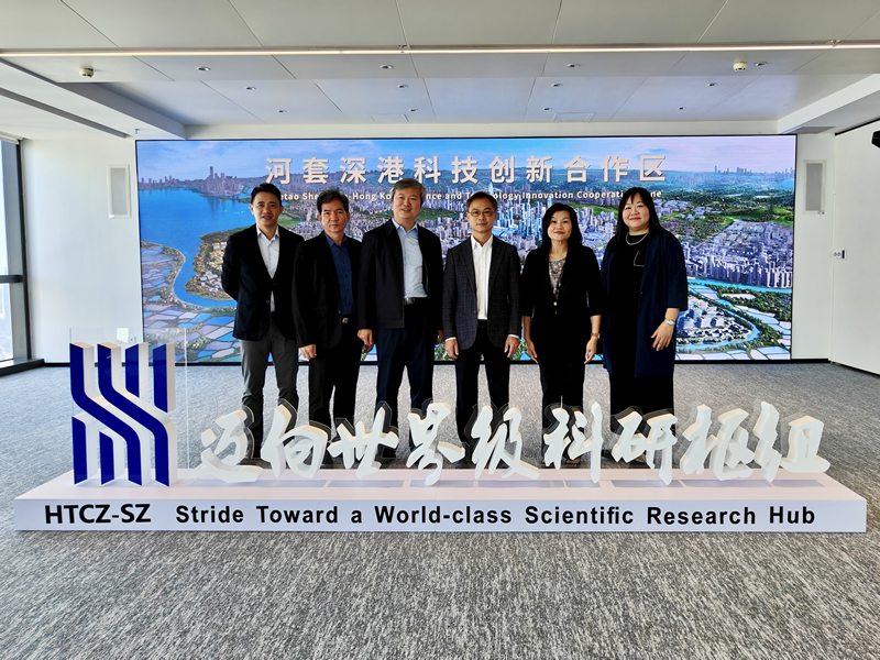 李炳威主任(右三) 與钟海署长 (左三)合影