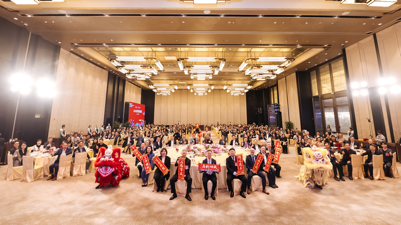 駐粵辦主任李炳威（中）、副主任蘇紫賢（左一）及全場嘉賓大合照