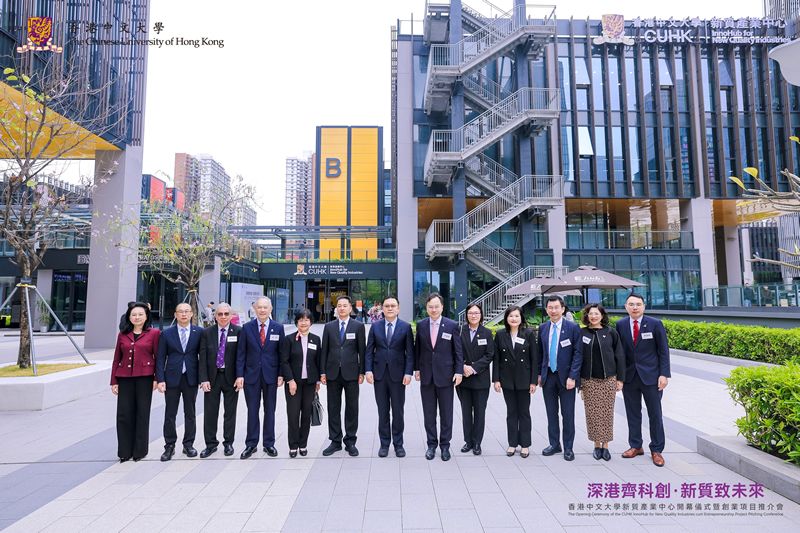 黎主任与活动嘉宾交流合影1