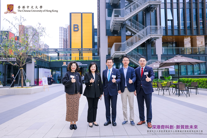 黎主任与活动嘉宾交流合影2