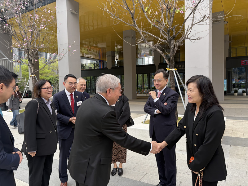 黎主任与活动嘉宾交流合影3