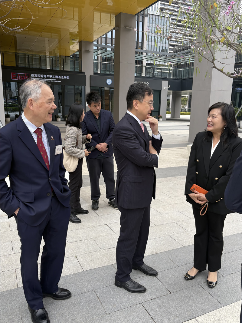 黎主任与活动嘉宾交流合影4