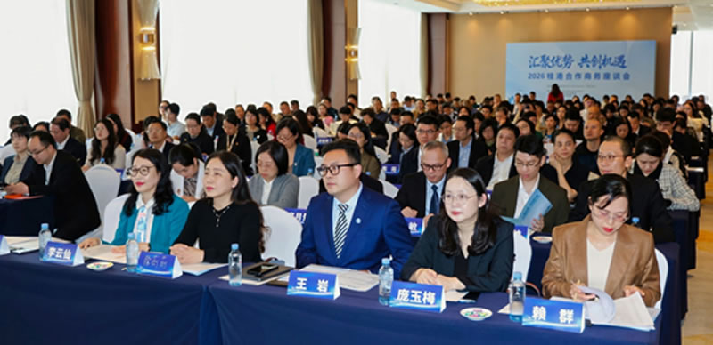 會場座無虛席。1