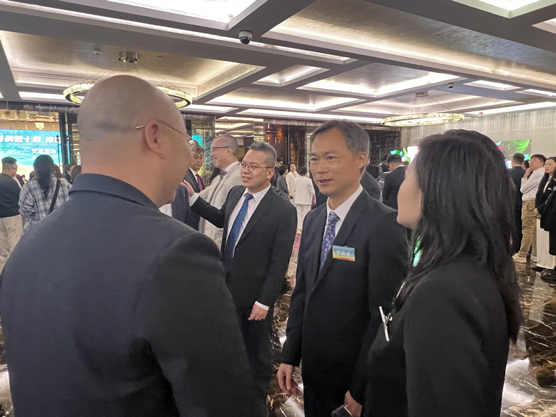 李炳威主任与嘉宾交流2