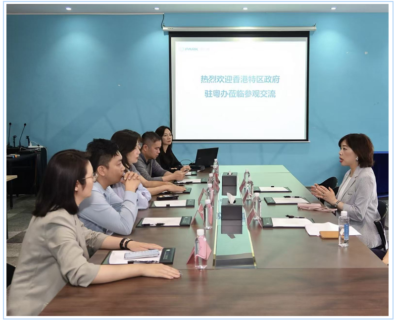 蘇紫賢副主任（右）與青創座談交流