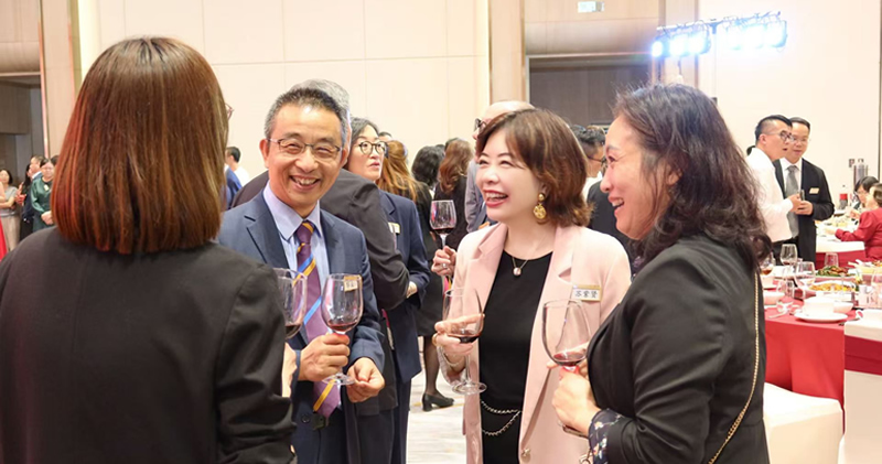 蘇紫賢副主任在活動上與嘉賓交流及合影2