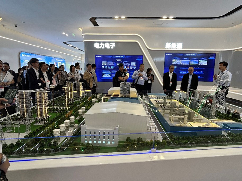 香港企業代表探訪了廣州具代表性的金融、科技，以及電器設備企業，瞭解廣州最新營商及投資環境、創科建設、對香港服務業的需求，與內地企業建立商脈，加強合作 2