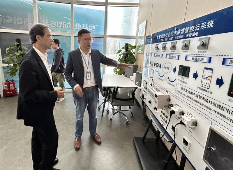 劉錦泉副主任到訪東莞濱海灣況澳青年創新創業基地，了解該創業基地的運作。